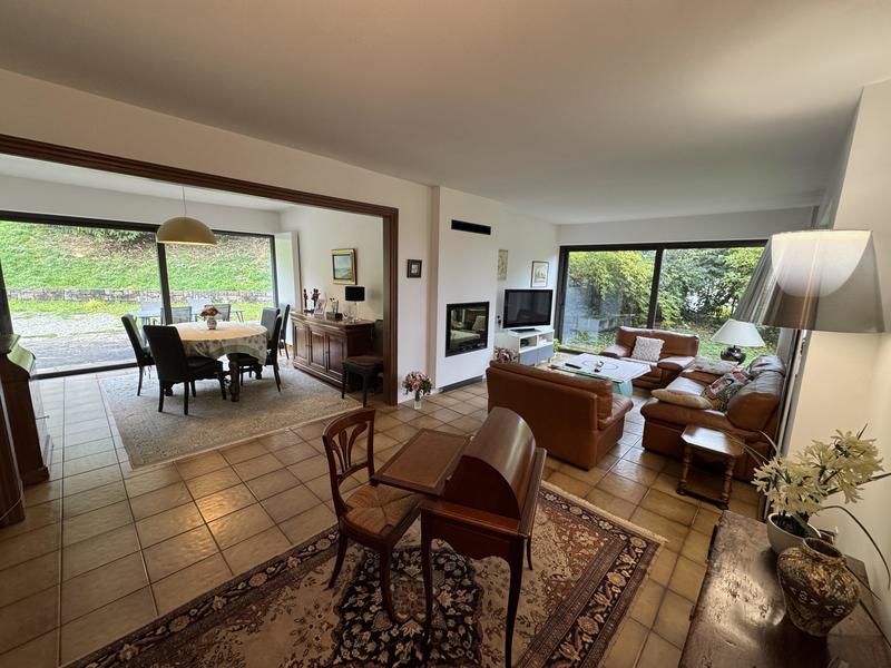 Maison - 236 m² - 7 pièces