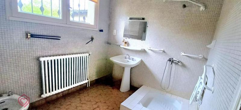 Maison - 263 m² - 9 pièces