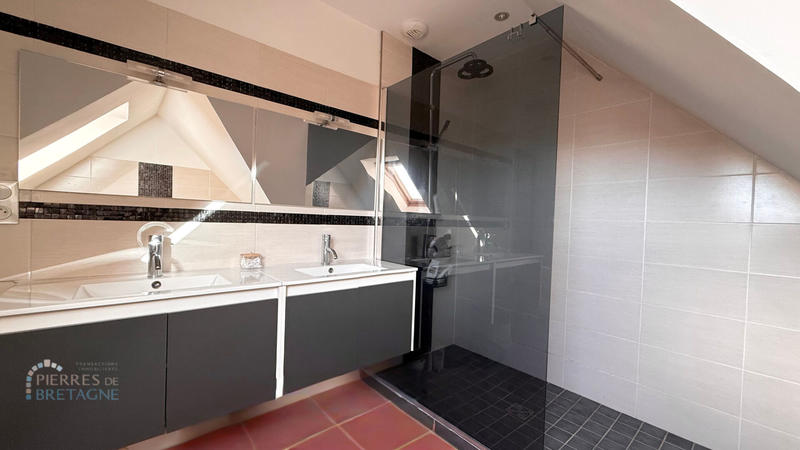 Maison - 107 m² - 7 pièces