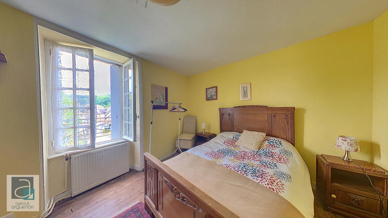 Maison - 234 m² - 11 pièces