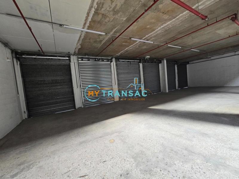 Entrepôt - 2 098 m²