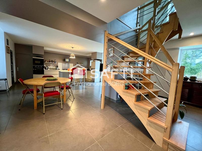 Maison - 1 032 m² - 12 pièces