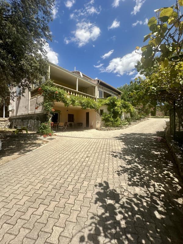 Villa - 185 m² - 7 pièces