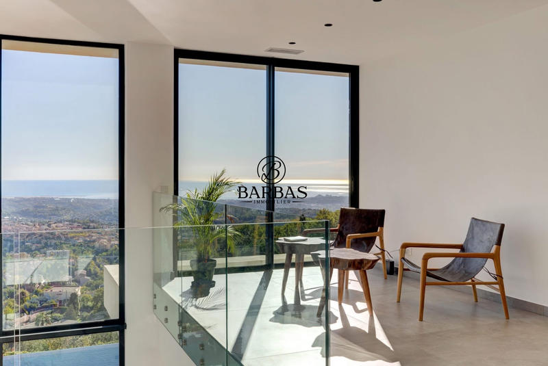 Maison - 445 m² - 8 pièces