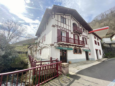 Maison - 306 m² - 10 pièces