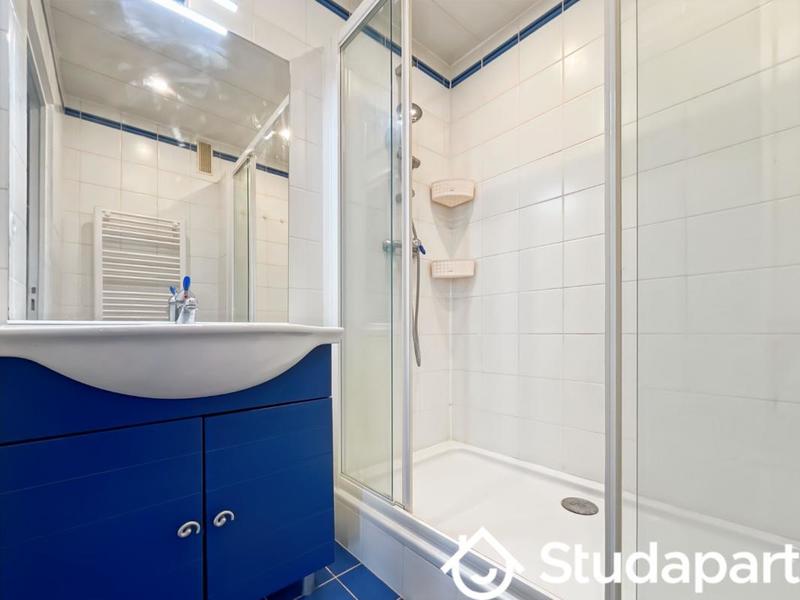 Chambre - 70 m² - 1 pièce