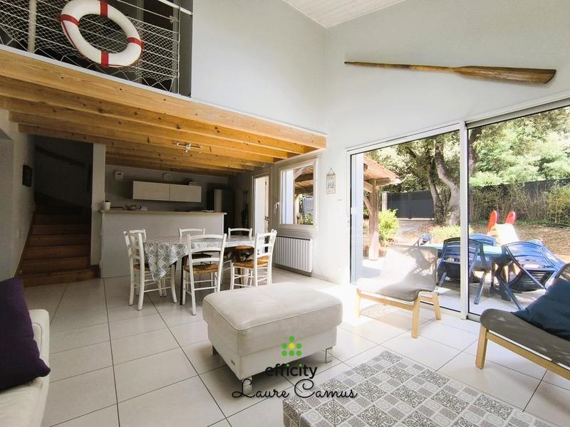 Maison - 223 m² - 10 pièces