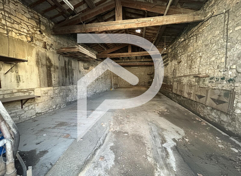 Maison - 140 m² - 1 pièce