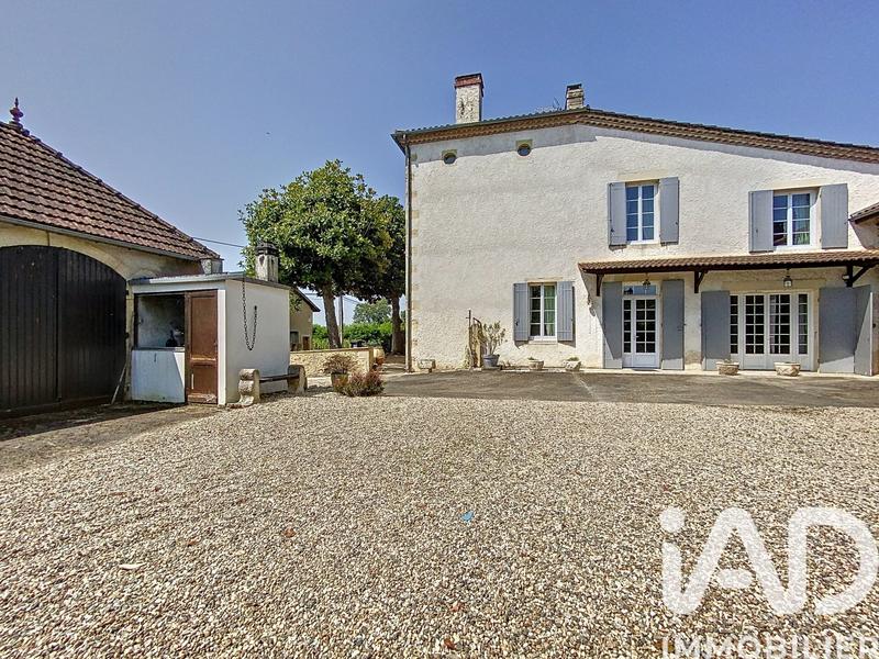 Maison - 267 m² - 9 pièces