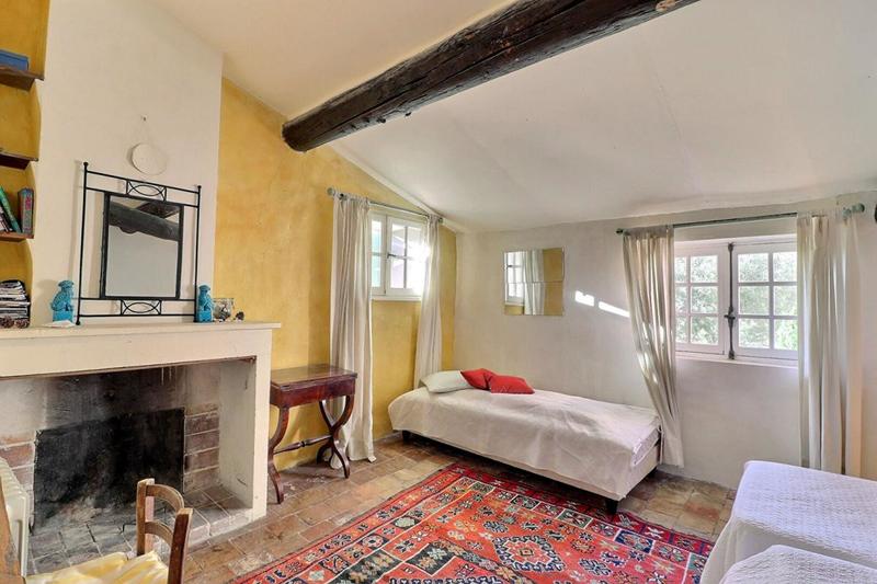 Maison - 230 m² - 14 pièces