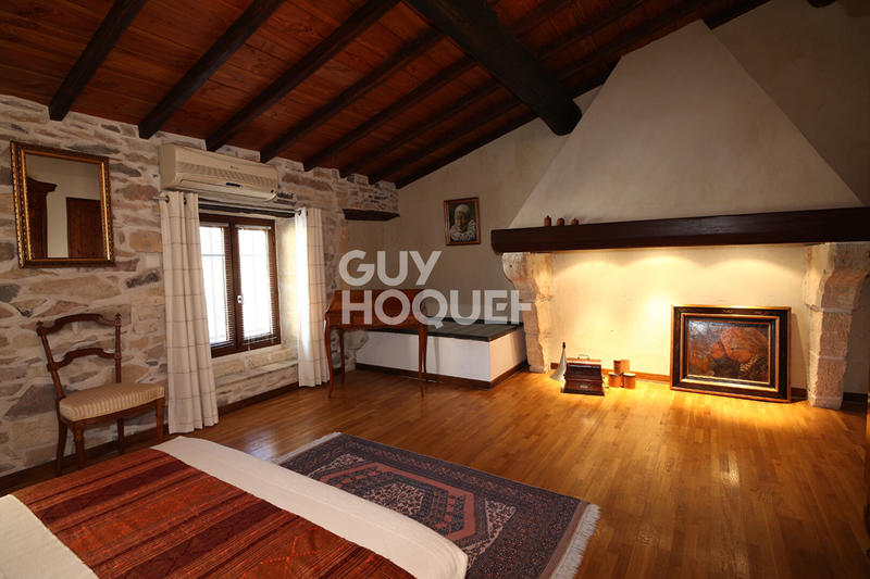 Maison - 220 m² - 5 pièces