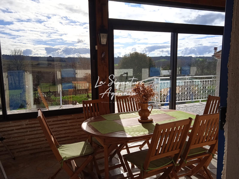 Maison - 260 m² - 7 pièces