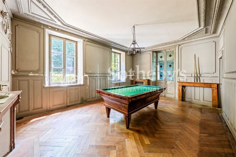 Maison - 527 m² - 18 pièces