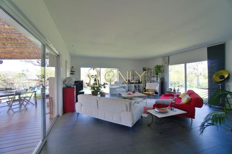 Maison - 228 m² - 6 pièces