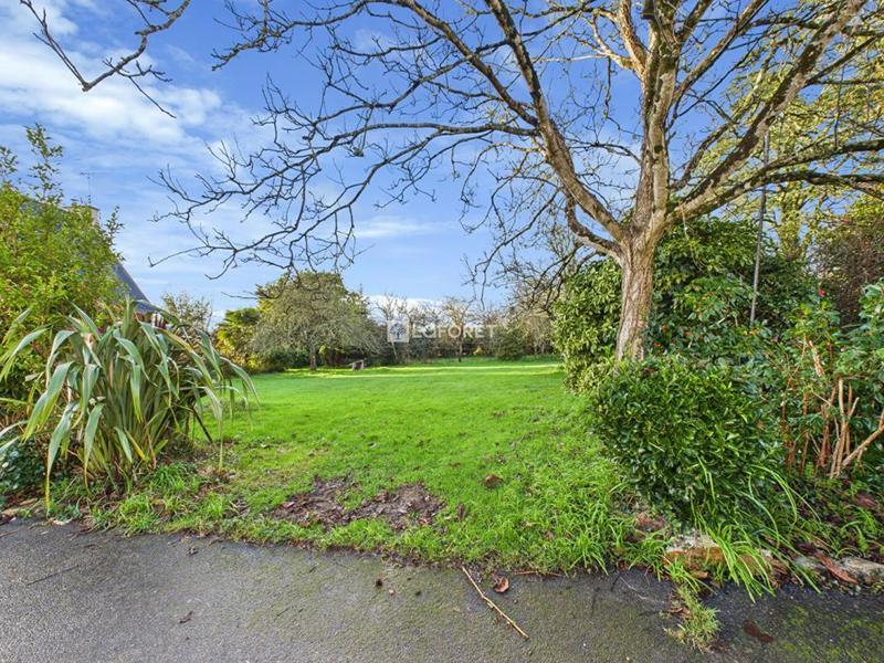 Terrain constructible - 1 087 m²