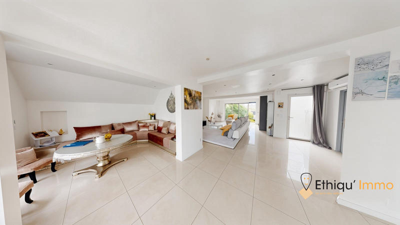 Maison - 251 m² - 8 pièces