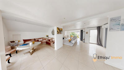 Maison - 251 m² - 8 pièces