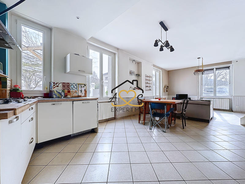 Maison - 176 m² - 9 pièces