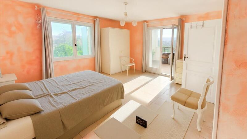 Villa - 227 m² - 6 pièces