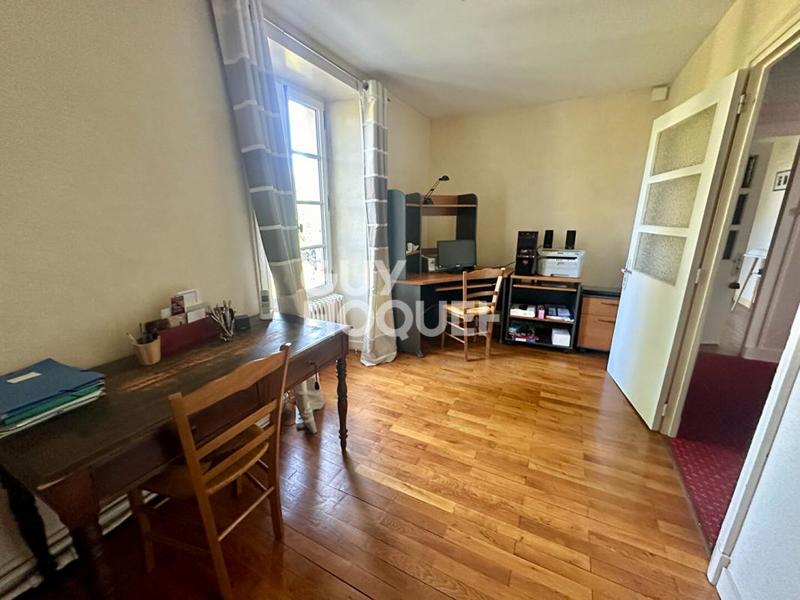 Demeure - 221 m² - 5 pièces