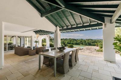 Propriété - 360 m² - 8 pièces