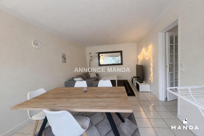 Chambre - 12 m² - 4 pièces