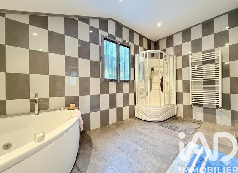 Maison - 175 m² - 6 pièces