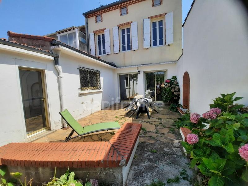 Maison - 198 m² - 8 pièces