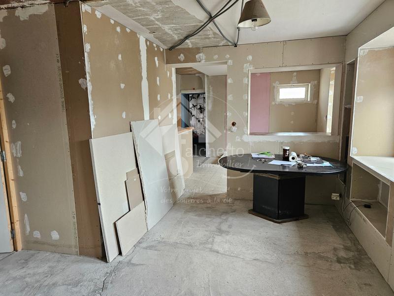 Maison de village - 100 m² - 4 pièces