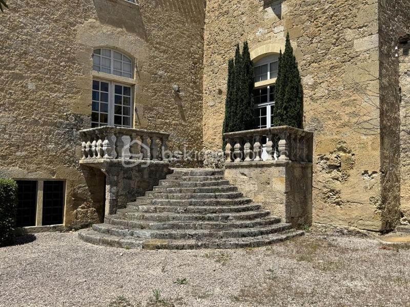 Château - 575 m² - 13 pièces