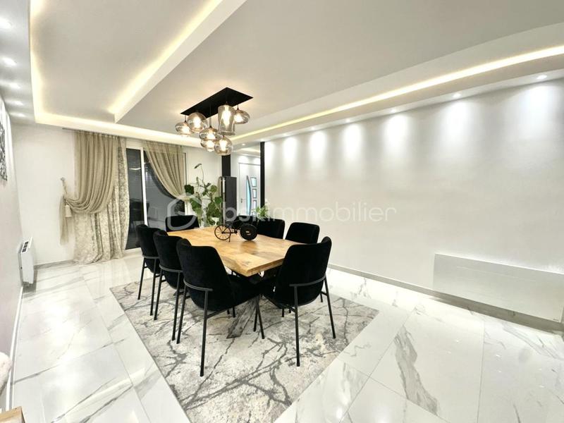 Maison - 140 m² - 8 pièces