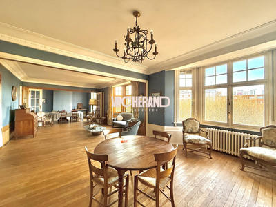 Appartement - 166 m² - 6 pièces