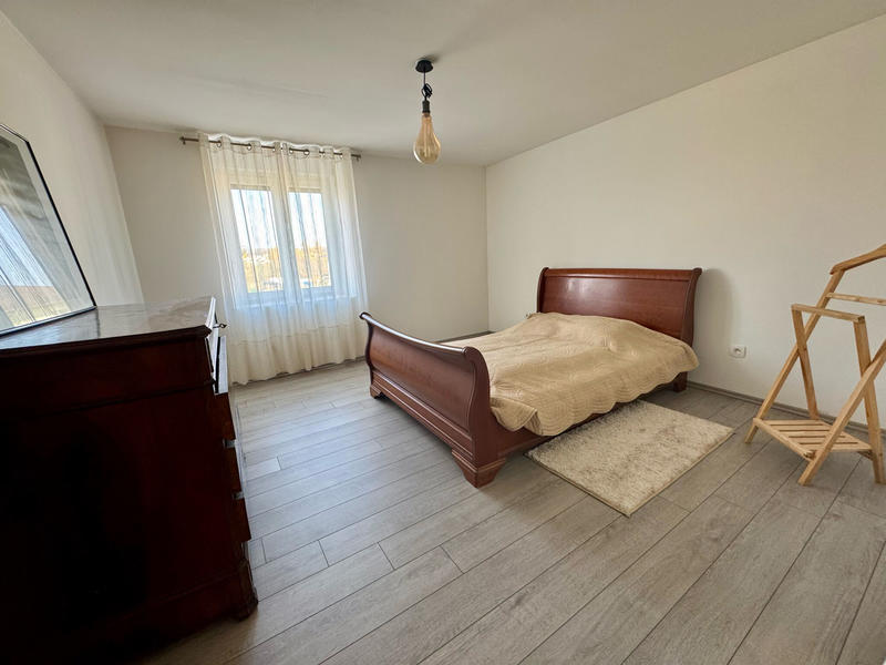 Maison - 220 m² - 8 pièces