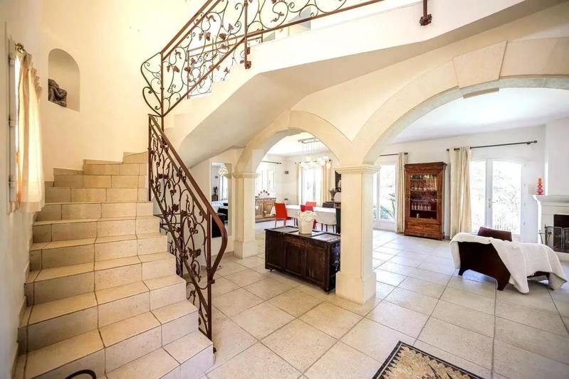 Villa - 232 m² - 8 pièces