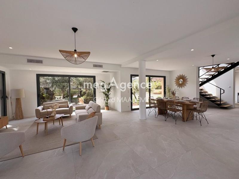 Villa - 243 m² - 7 pièces