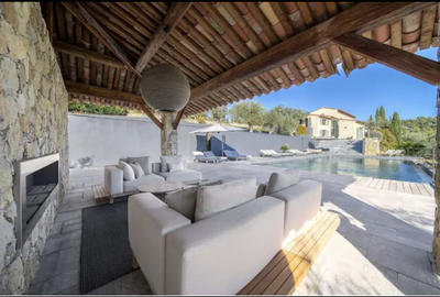 Villa - 360 m² - 6 pièces