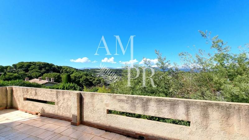 Villa - 216 m² - 7 pièces