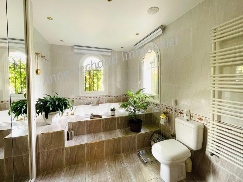 Maison - 203 m² - 5 pièces