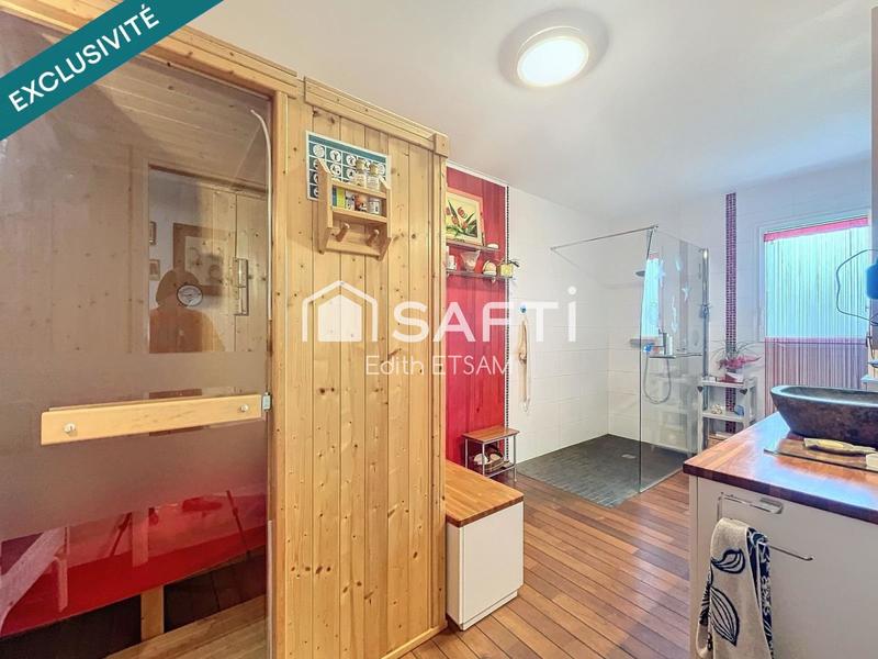 Maison - 220 m² - 8 pièces