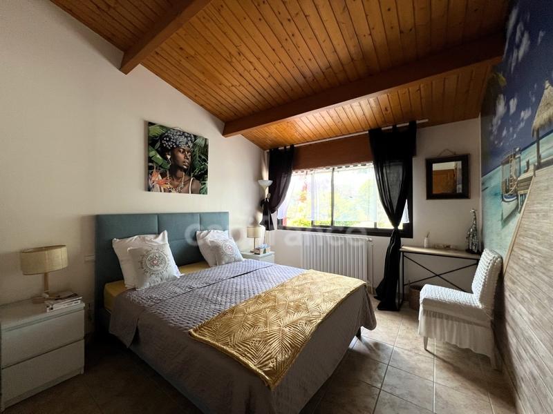 Demeure - 254 m² - 9 pièces