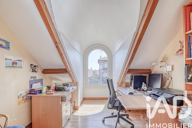 Maison - 214 m² - 8 pièces