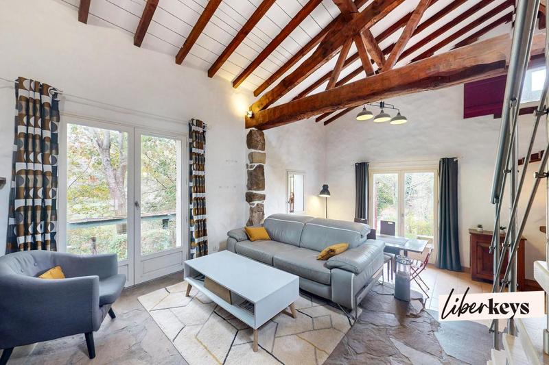 Villa - 220 m² - 10 pièces