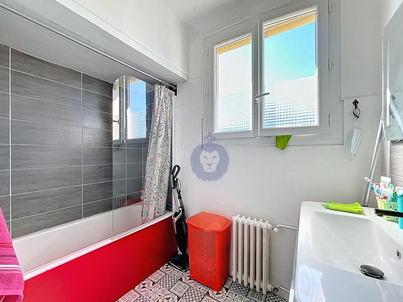 Maison - 216 m² - 8 pièces