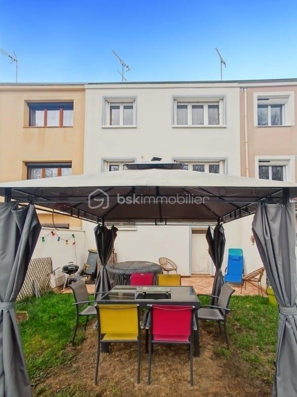 Maison - 95 m² - 5 pièces