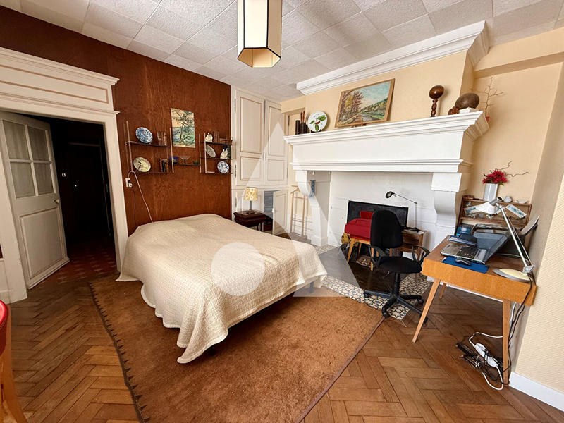 Maison - 310 m² - 11 pièces