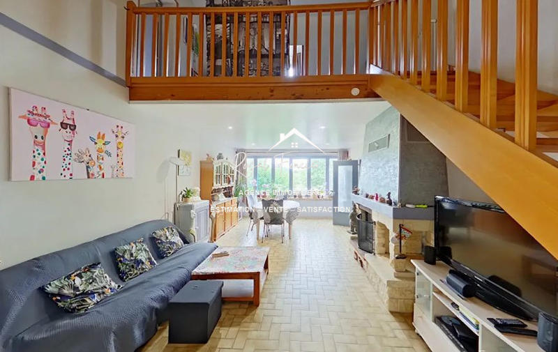 Maison traditionnelle - 244 m² - 8 pièces