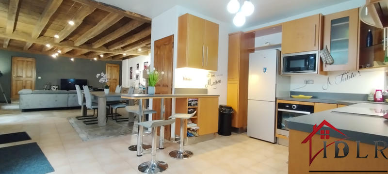 Maison - 242 m² - 8 pièces