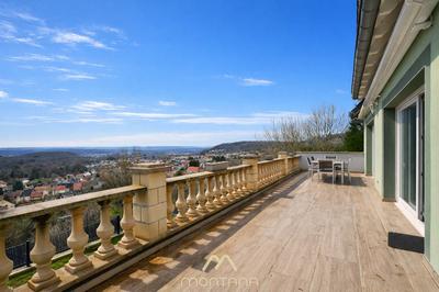 Maison contemporaine - 272 m² - 8 pièces