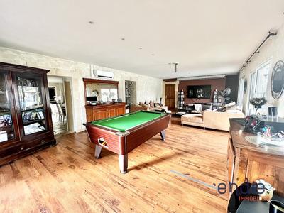 Maison - 372 m² - 12 pièces