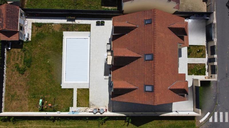 Maison - 220 m² - 8 pièces